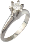 立て爪の婚約指輪